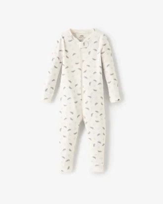El primer pijama de Roots Baby